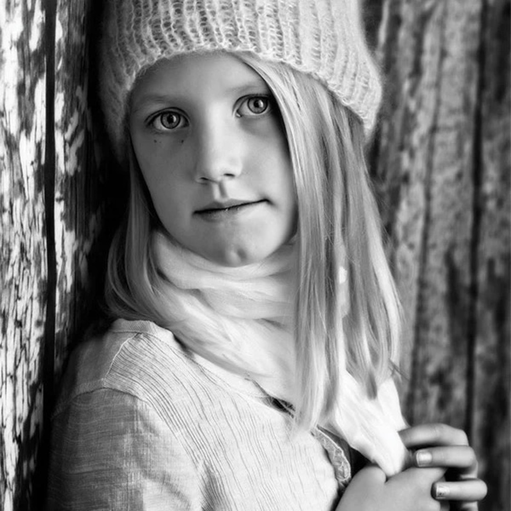 Neglected Rustic Barn Door Photography Backdrop 8x8 - Picture 7 of 11